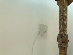 �≦��̼��ʩ�������Xһƽ����ʯ���c�≦��̼���Ă���